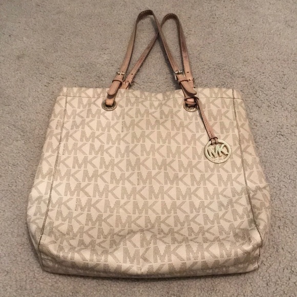 Michael Kors Handbags - Michael Kors Purse 👜